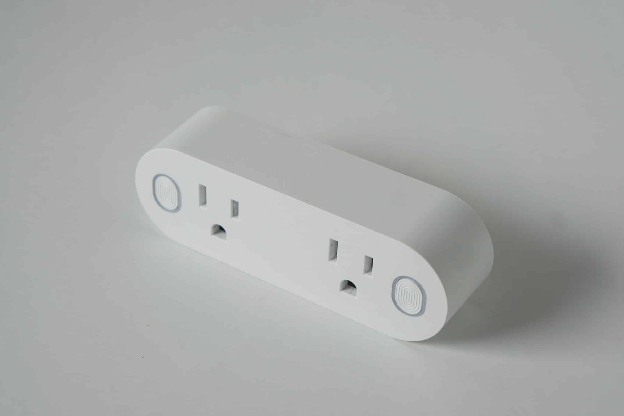 Smart socket for phantom power.
