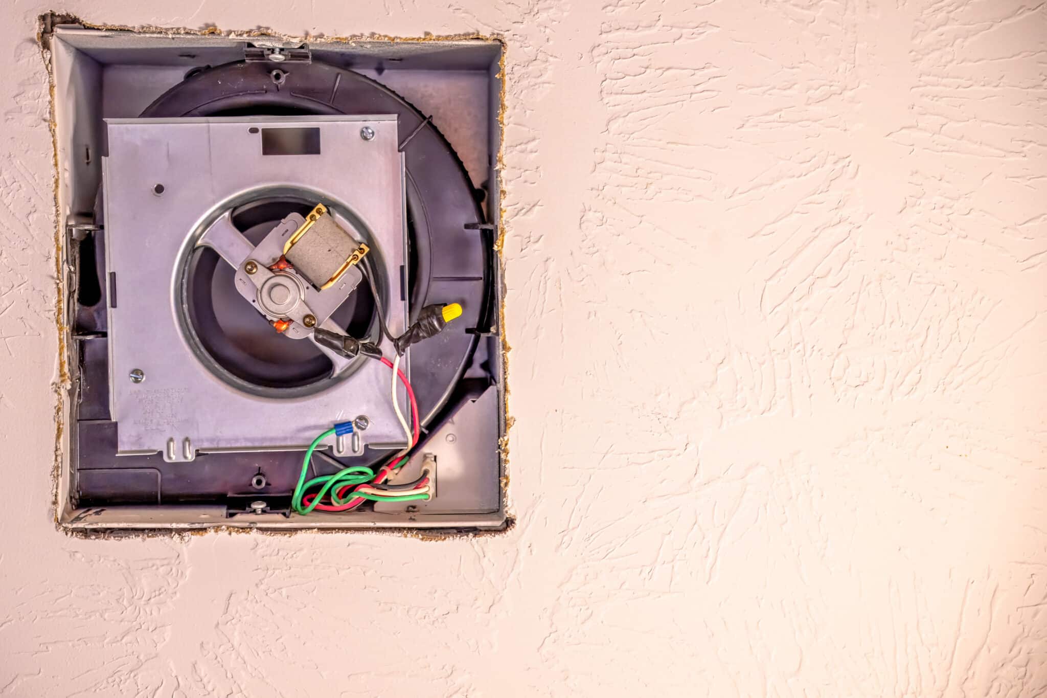 Ceiling fan in a bathroom broken unit, Exhaust fan wiring.