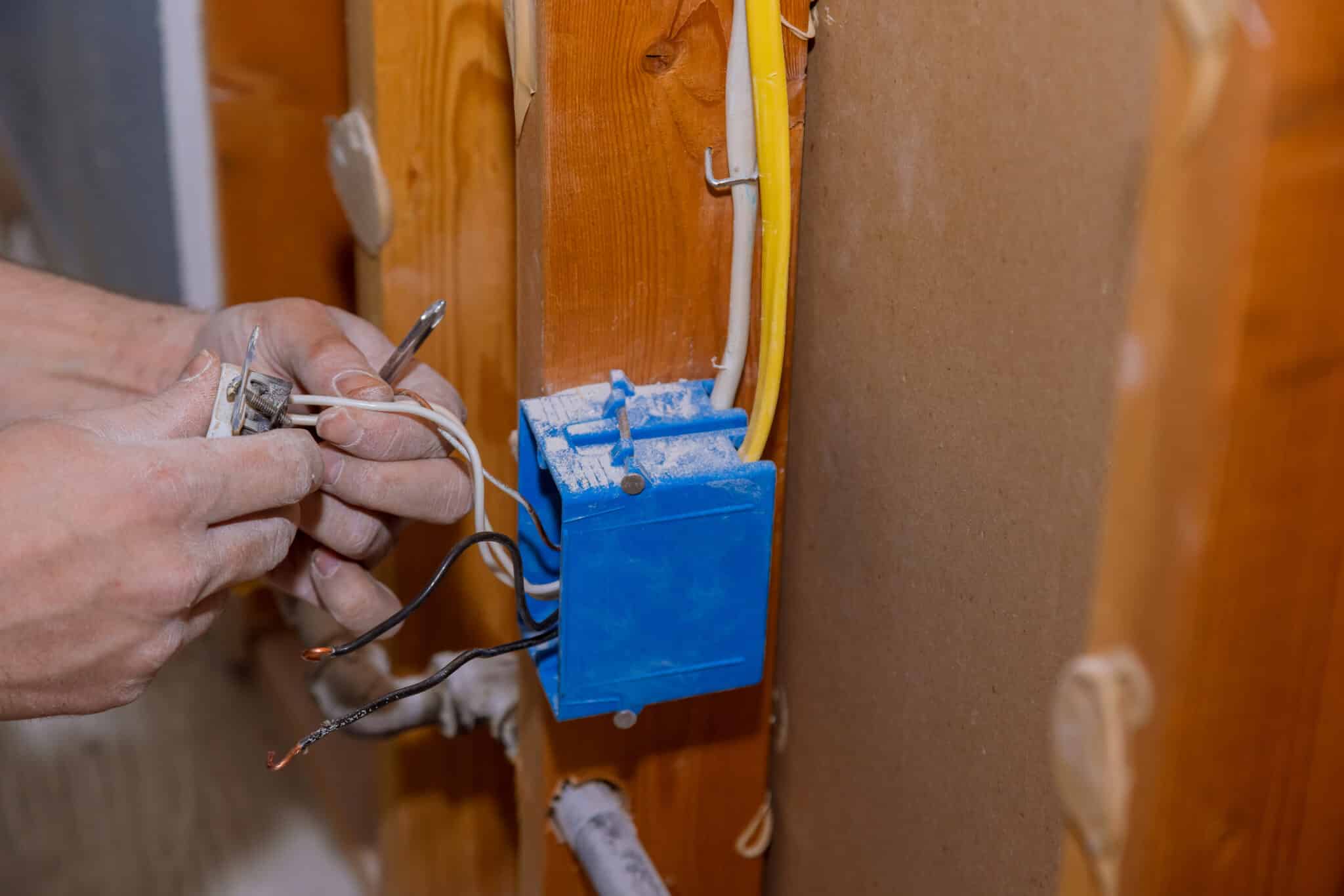Electrical outlet of the screws for electrical wires receptacle plug panel, Neutral fault tracing.