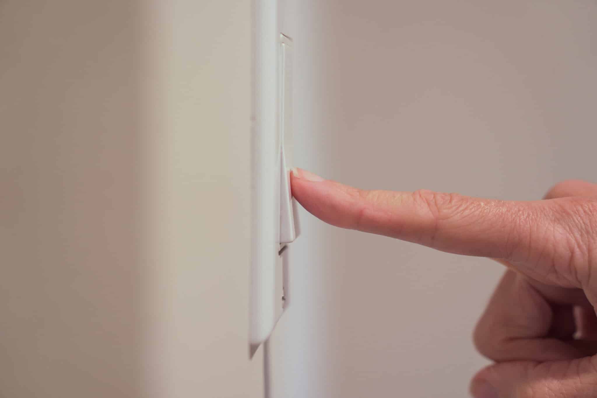 Low-quality dimmer switches, LED dimmer buzzing.