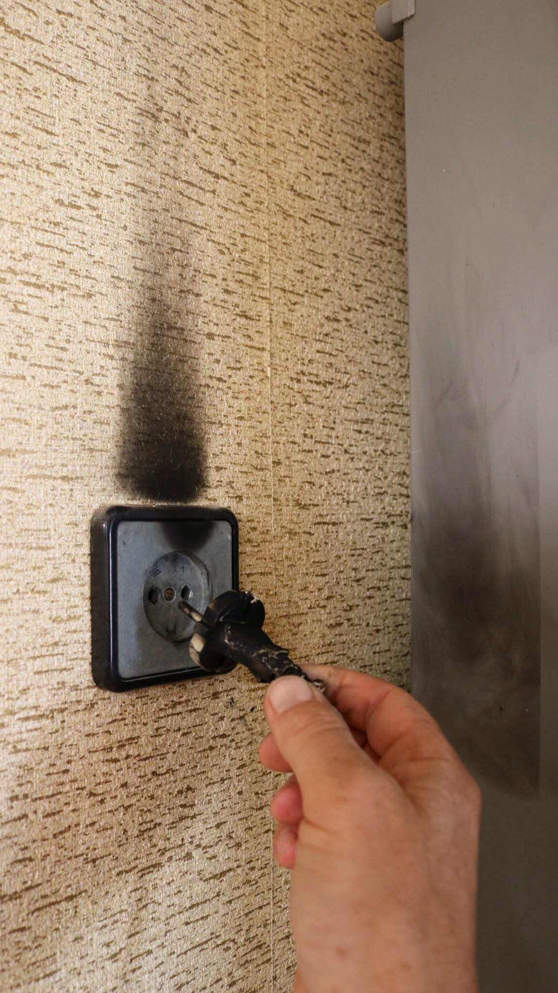 Burning outlet, Short circuit tracing.