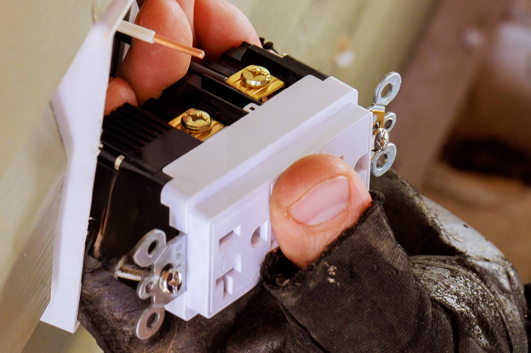 Installing an AFCI receptacle, Outlet arc protection.