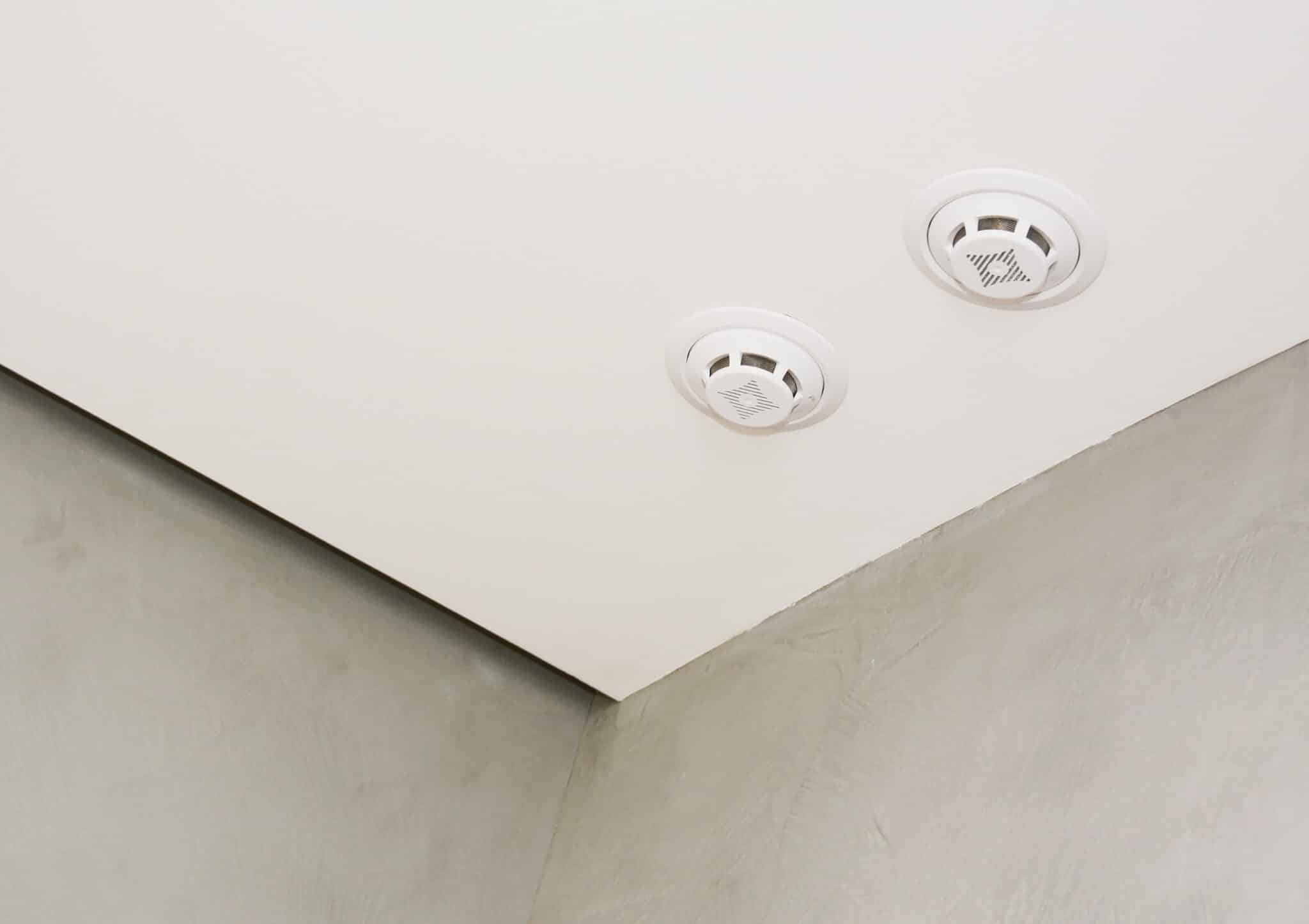 Multiple smoke detectors, Smoke alarm interlinking.